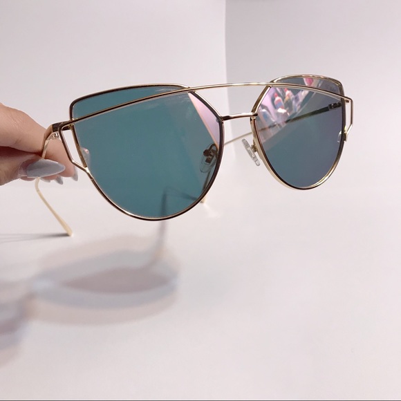 ✰ Authentic Rosegold Mirrored Sunglasses ✰ - Picture 5 of 8